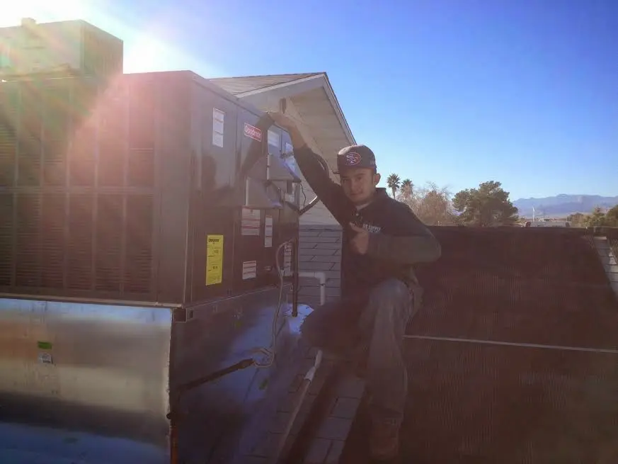 HVAC technician performing Heat Pump Repair on a rooftop unit in Lake Stevens